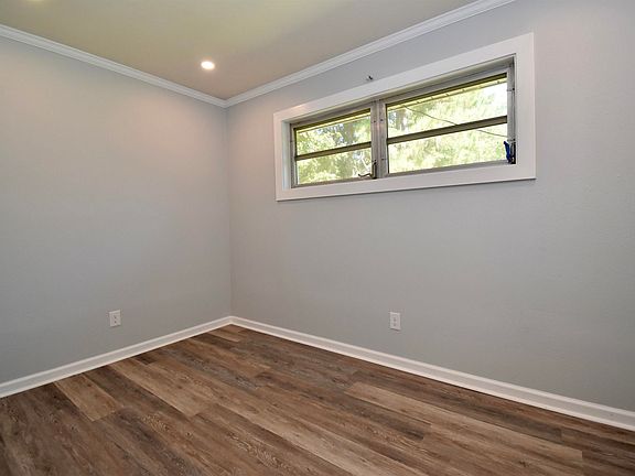 5th image of 822 E Main St