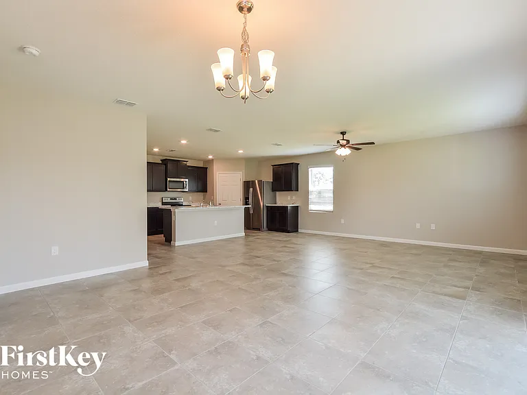 545 Sorrento Dr — Photo 4