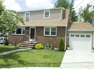 1085 Farm Rd, Secaucus, NJ 07094