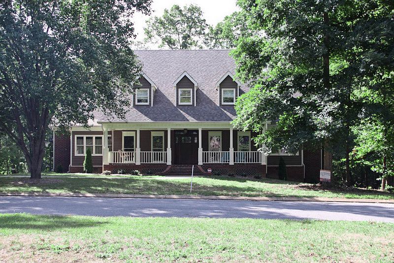 1st image of 2315 Glencrofte Ln