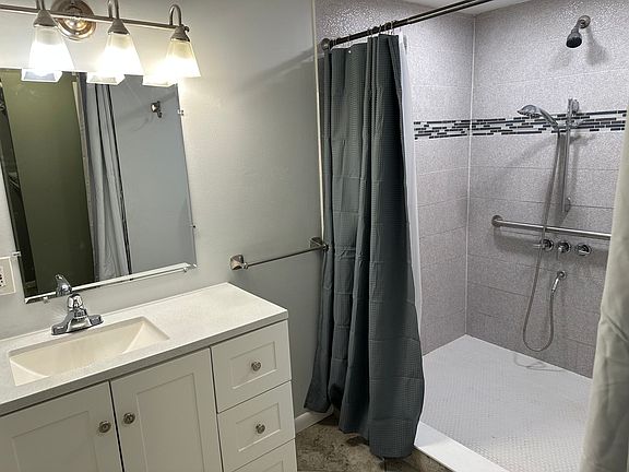 3rd image of 6315 Newtown Cir #15A1