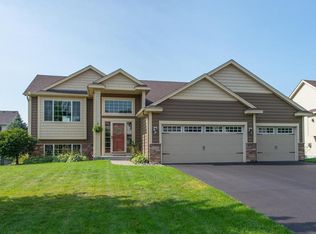 9416 Dunes Ln, Cottage Grove, MN 55016