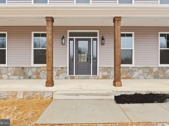 3rd image of 4823 Stonefield Ln