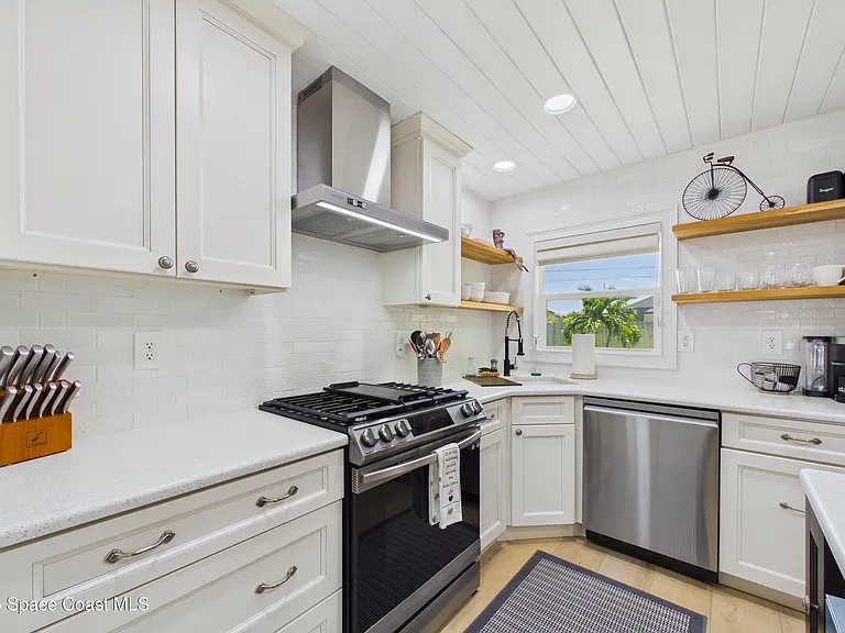 172 E Dover St — Photo 16