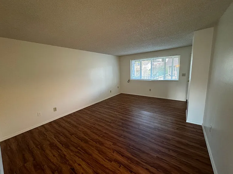 355 E 5th Ave — Photo 15