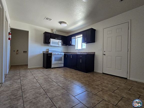 3rd image of 942 E St #3