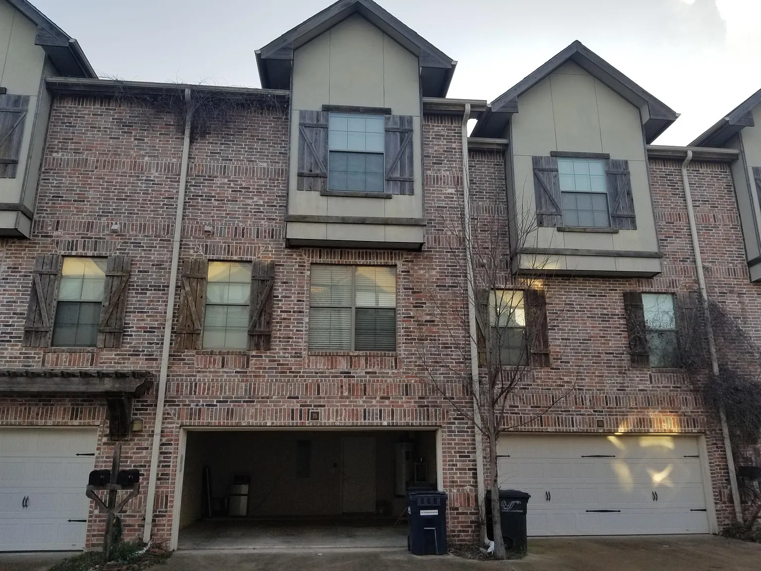3 bed, 1556 sqft, $1,995 — Photo 1