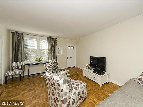4th image of 1414 S Barton St APT 450