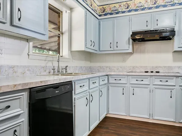 709 Laura Ave, Corsicana, TX 75110