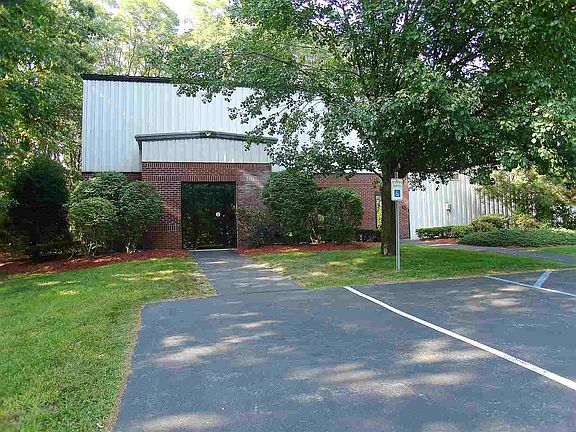 4th image of 900 Commerce Dr
