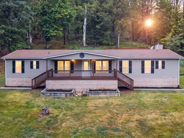 103 Lookout Ridge Rd, Blue Ridge, VA 24064