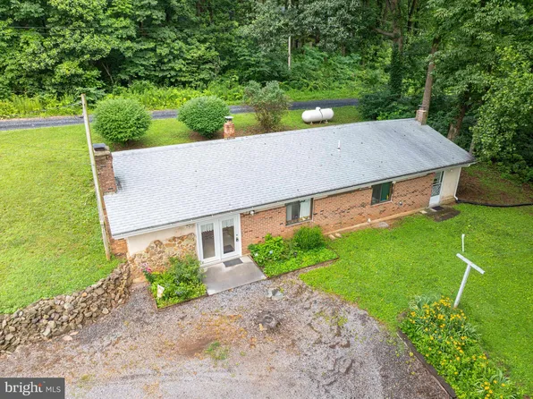 112 Highland Way, Chester Gap, VA 22623