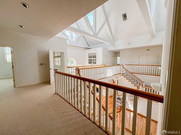 4th image of 15 Willow Ct