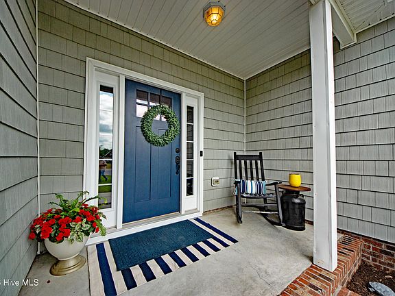 4th image of 304 Angelfish Court