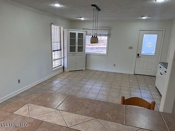 3rd image of 65 Rhodes Ln