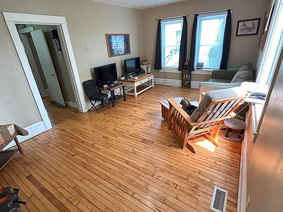 2nd image of 1749 Wordsworth Ave APT 2