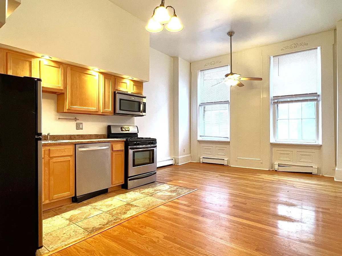 Building Photo - 1826 Pine St #1F