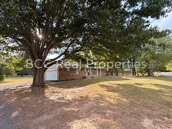 2nd image of 21 Tracye Ln