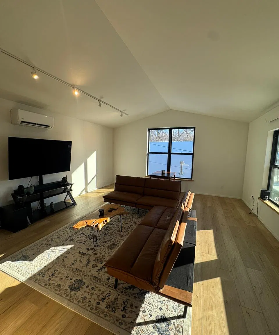 2 bed, 1000 sqft, $1,800 — Photo 3