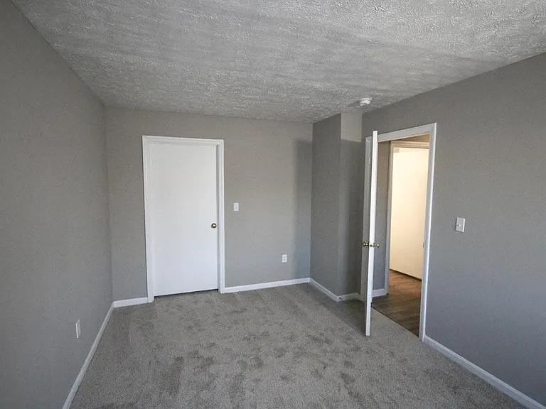 Hazelton Apartments — Photo 15
