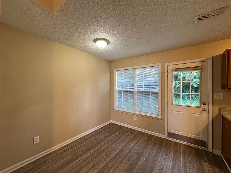 223 Faulkner Ct — Photo 7