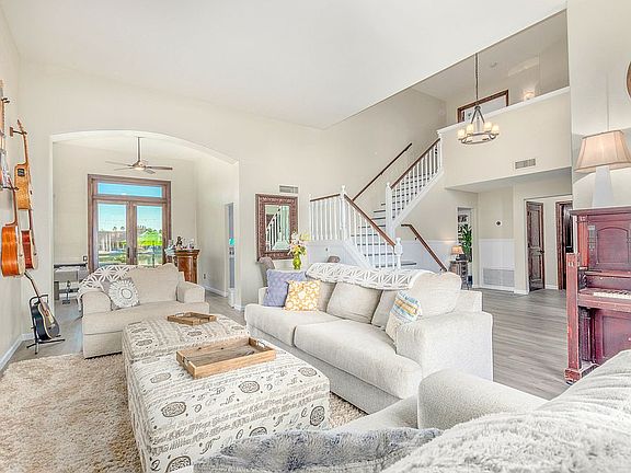4th image of 10927 W Laurelwood Ln