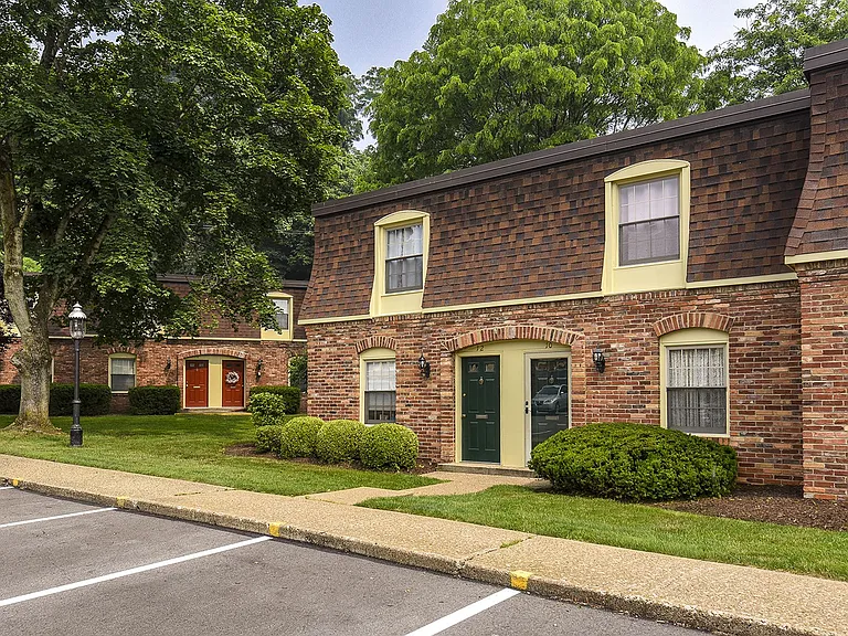 River Oaks Townhomes at Fox Chapel — Photo 34