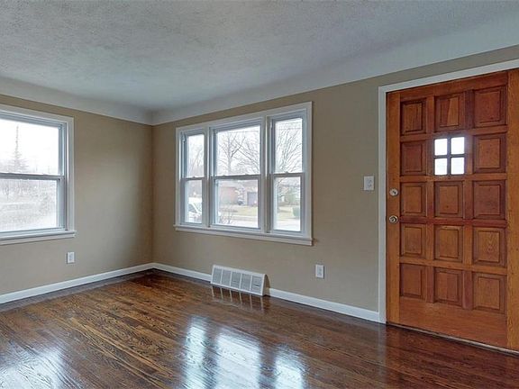 3rd image of 4567 Selhurst Rd