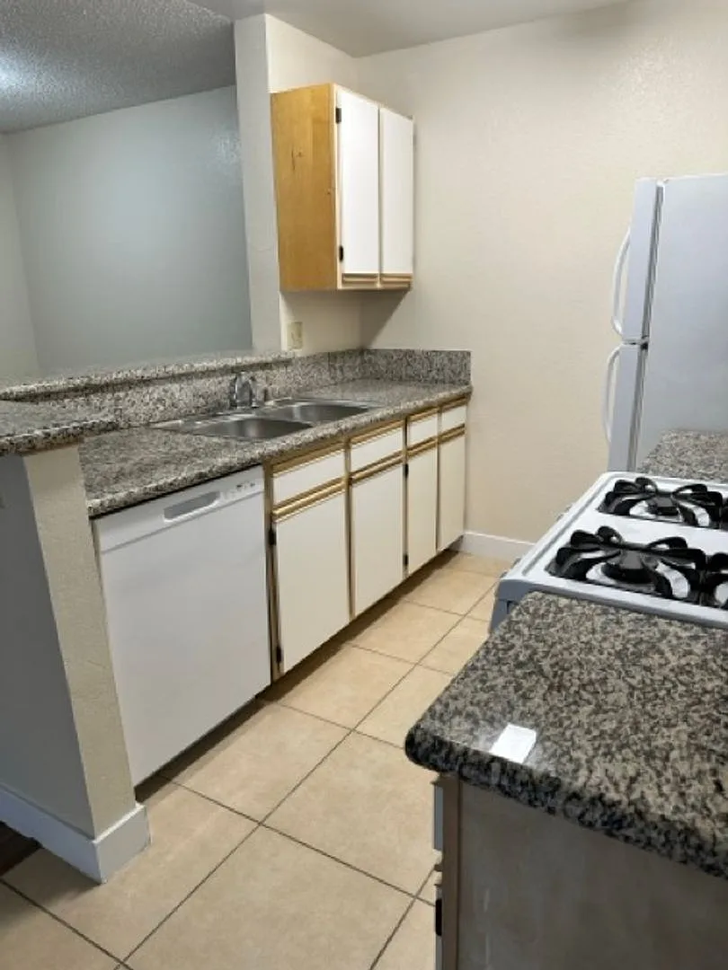 1 bedroom in Amazing Community! — Photo 2