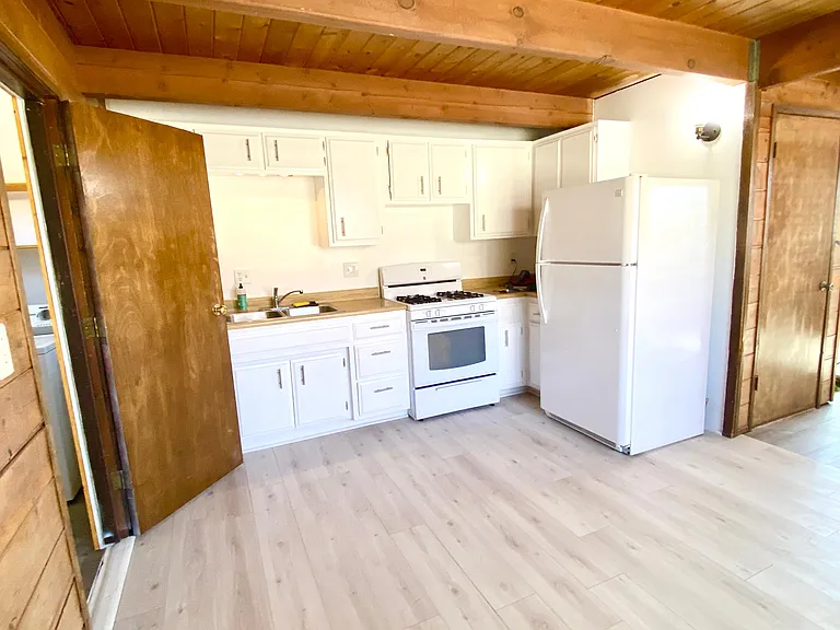 878 Pinon Ln — Photo 7