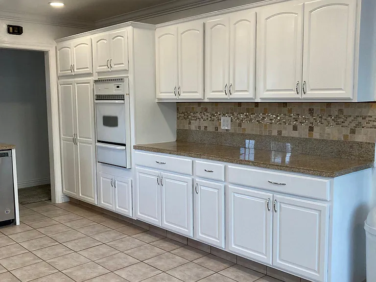 6811 Oxford Dr — Photo 18