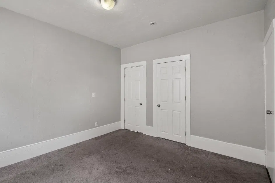 3 bed, 1.0 bath, 1080 sqft, $2,000 — Photo 4