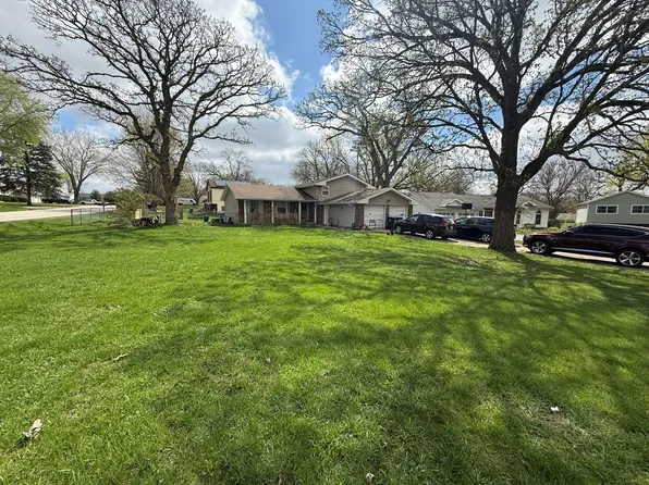 2311 Oakwood Ct, McHenry, IL 60051