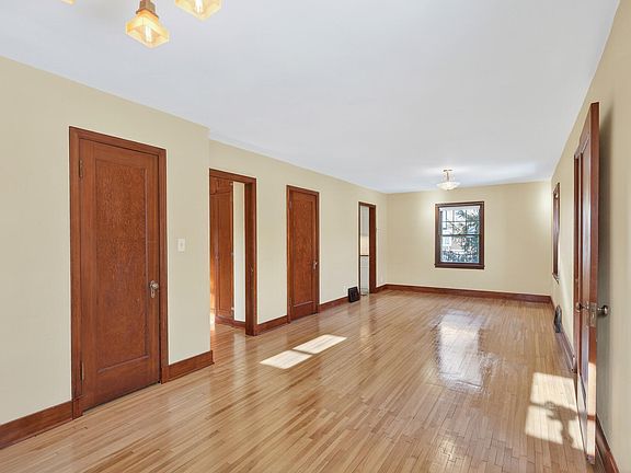 4th image of 1811 2nd Ave