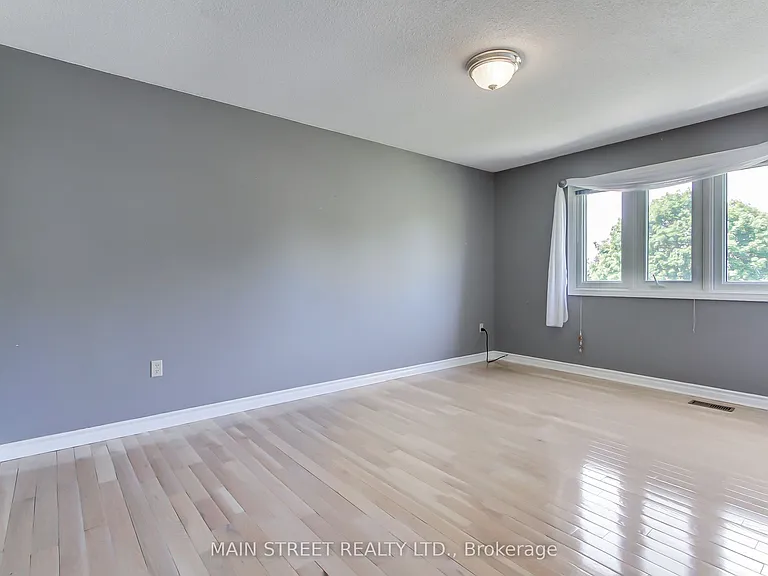 223 Burns Blvd — Photo 18