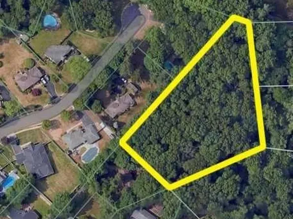 828 Pascack Rd, Twp Of Washington, NJ 07652