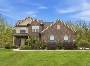 59649 Foster Dr, South Lyon, MI 48178