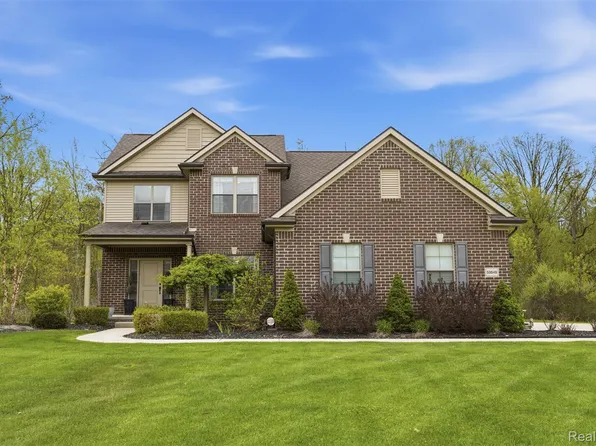 59649 Foster Dr, South Lyon, MI 48178