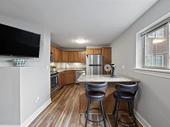 2 bed, 970 sqft, $759 — Photo 3