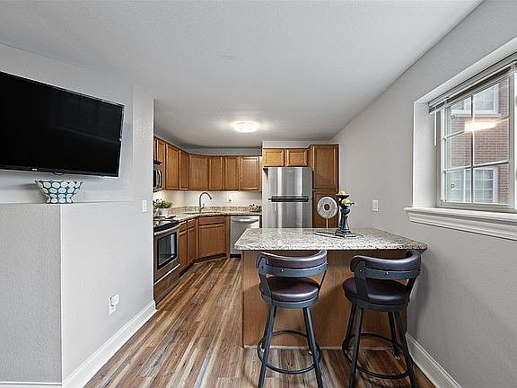 3rd image of 100 Grandview Ct APT 100