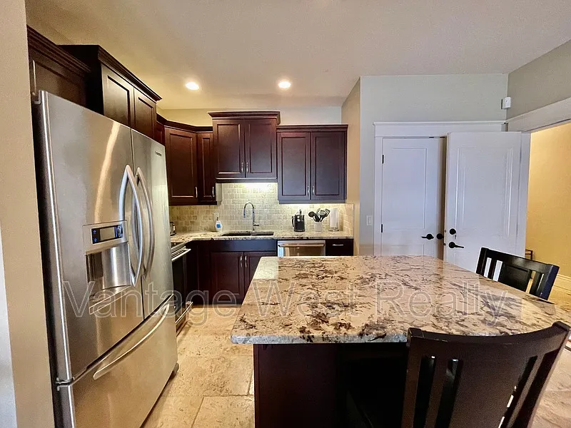 2 bed, 2.0 bath, 1400 sqft, $2,700 — Photo 3