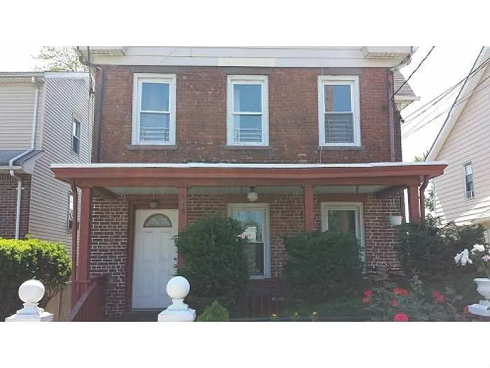 475 Hudson St photo 1