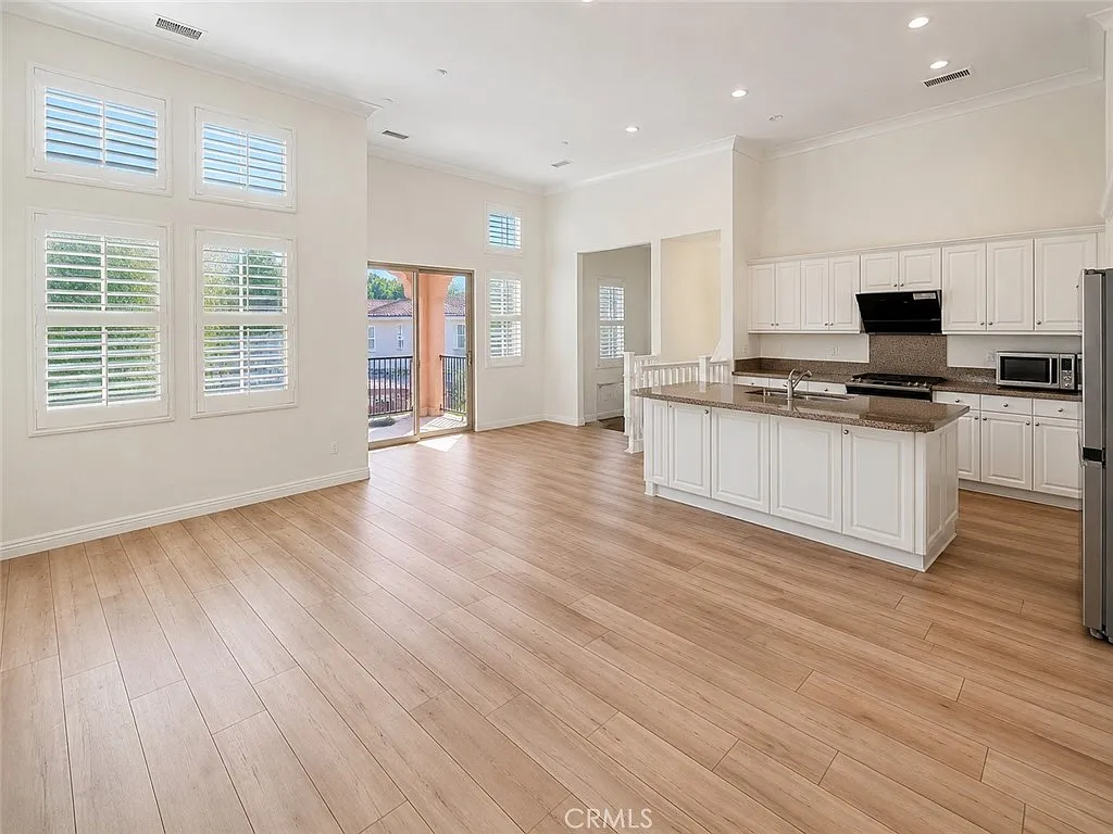 2 bed, 1.5 bath, 1136 sqft, $3,650 — Photo 4