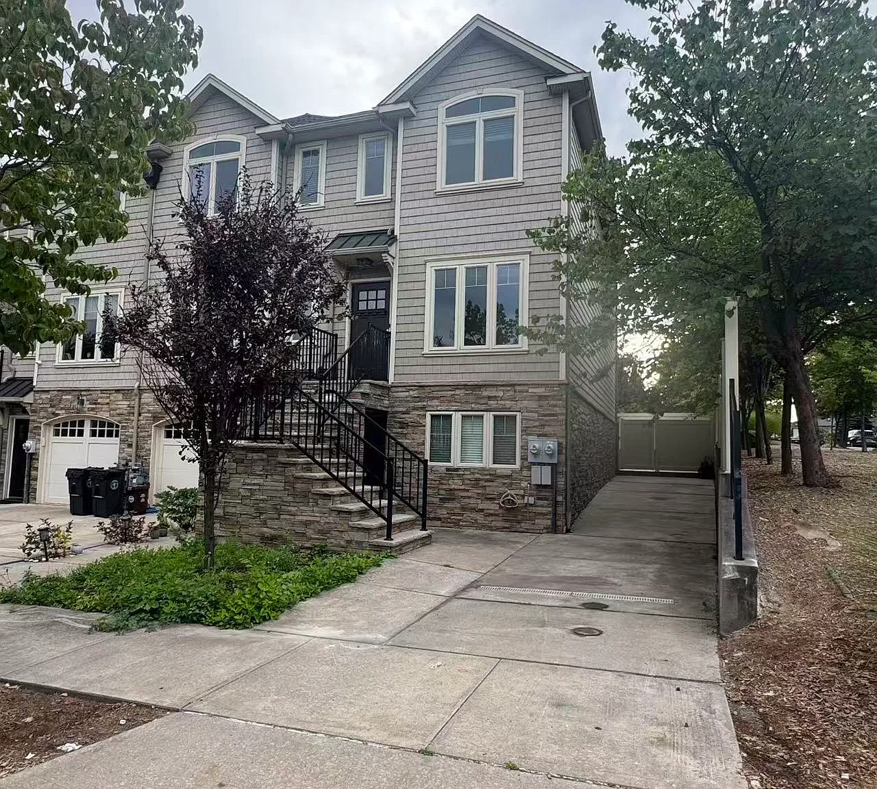 3 bed, 2.5 bath, 1884 sqft, $3,300 — Photo 1