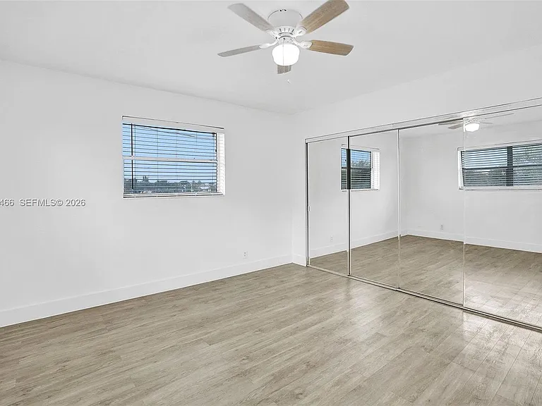 114 SE 8th St #105 — Photo 16