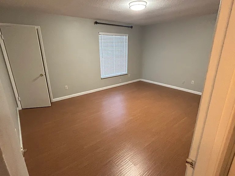 Master Bedroom 16'x13'