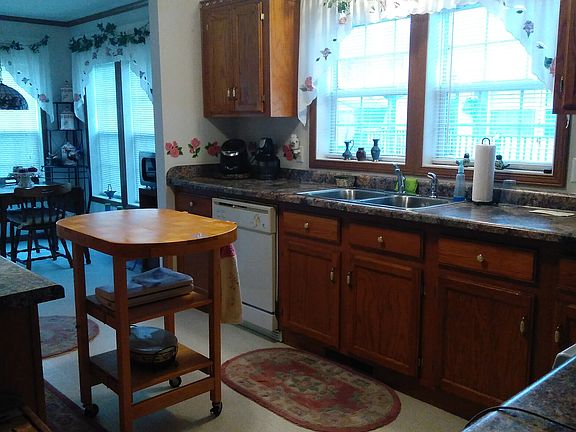 2nd image of 85 E Bayberry