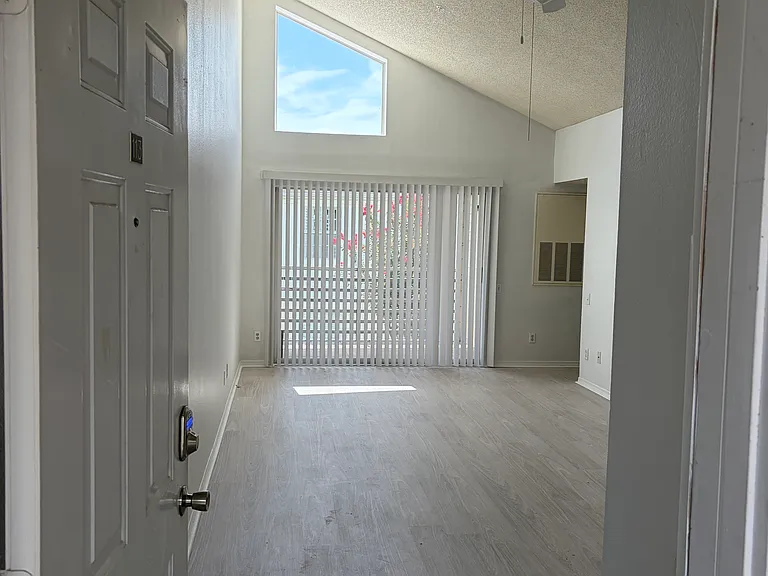 3900 Southpointe Dr #113 — Photo 1