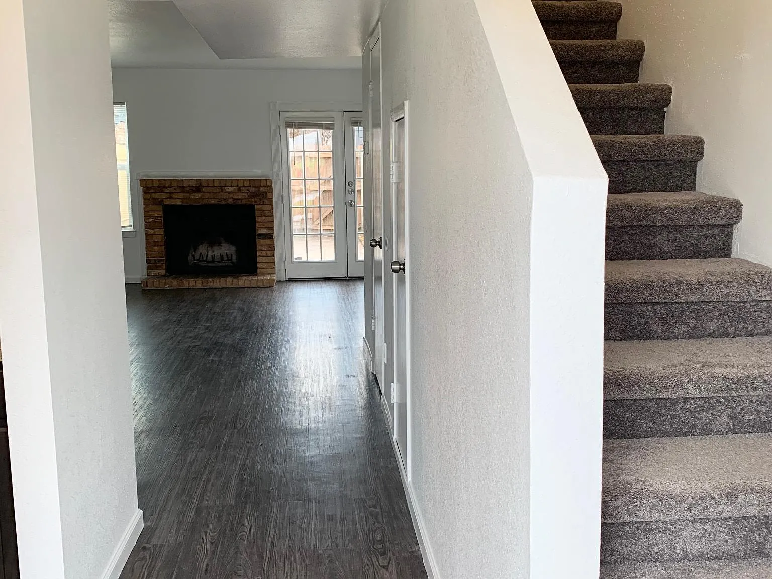 2 bed, 1.5 bath, 1000 sqft, $1,605 — Photo 2
