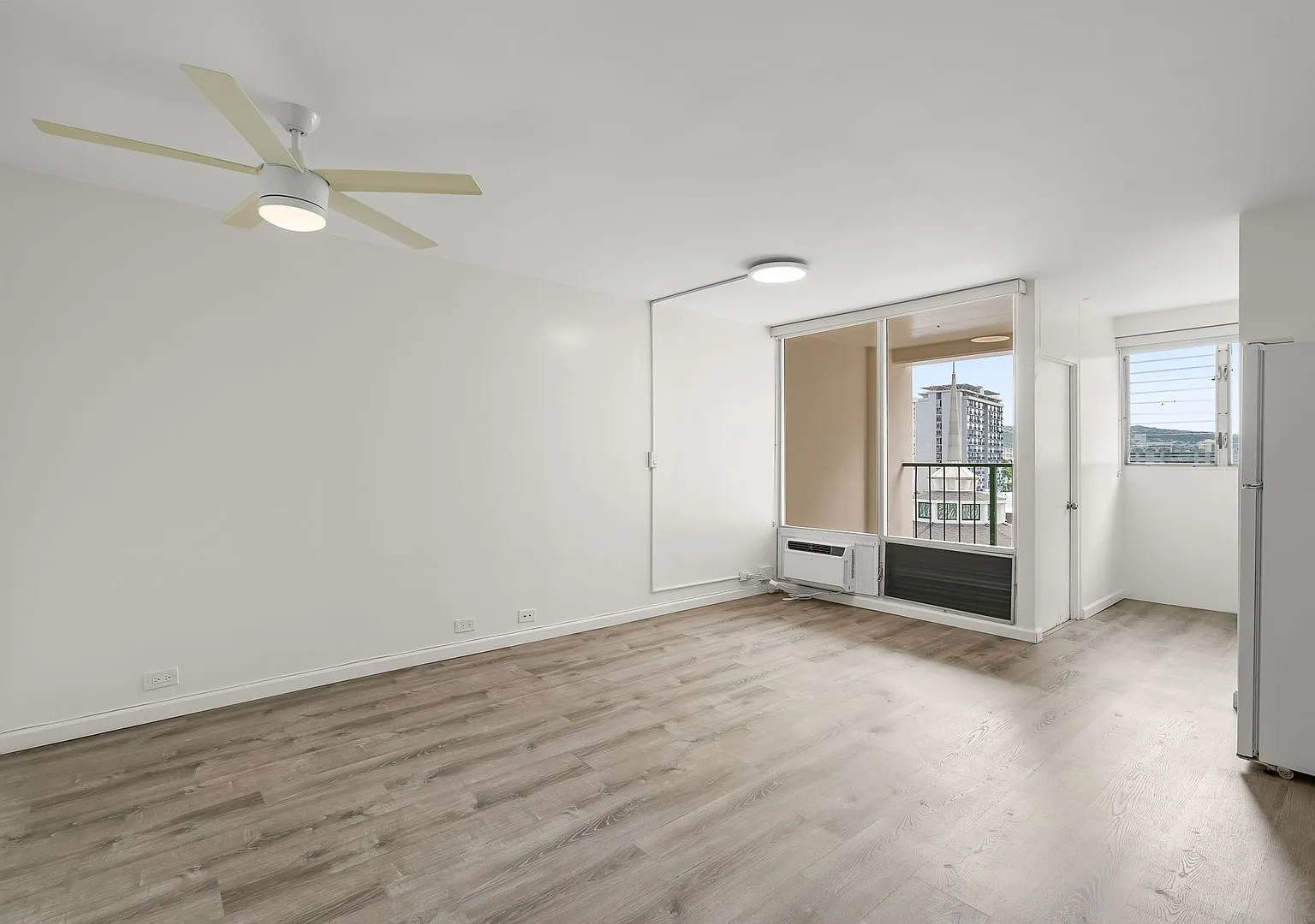 747 Amana St — Photo 1
